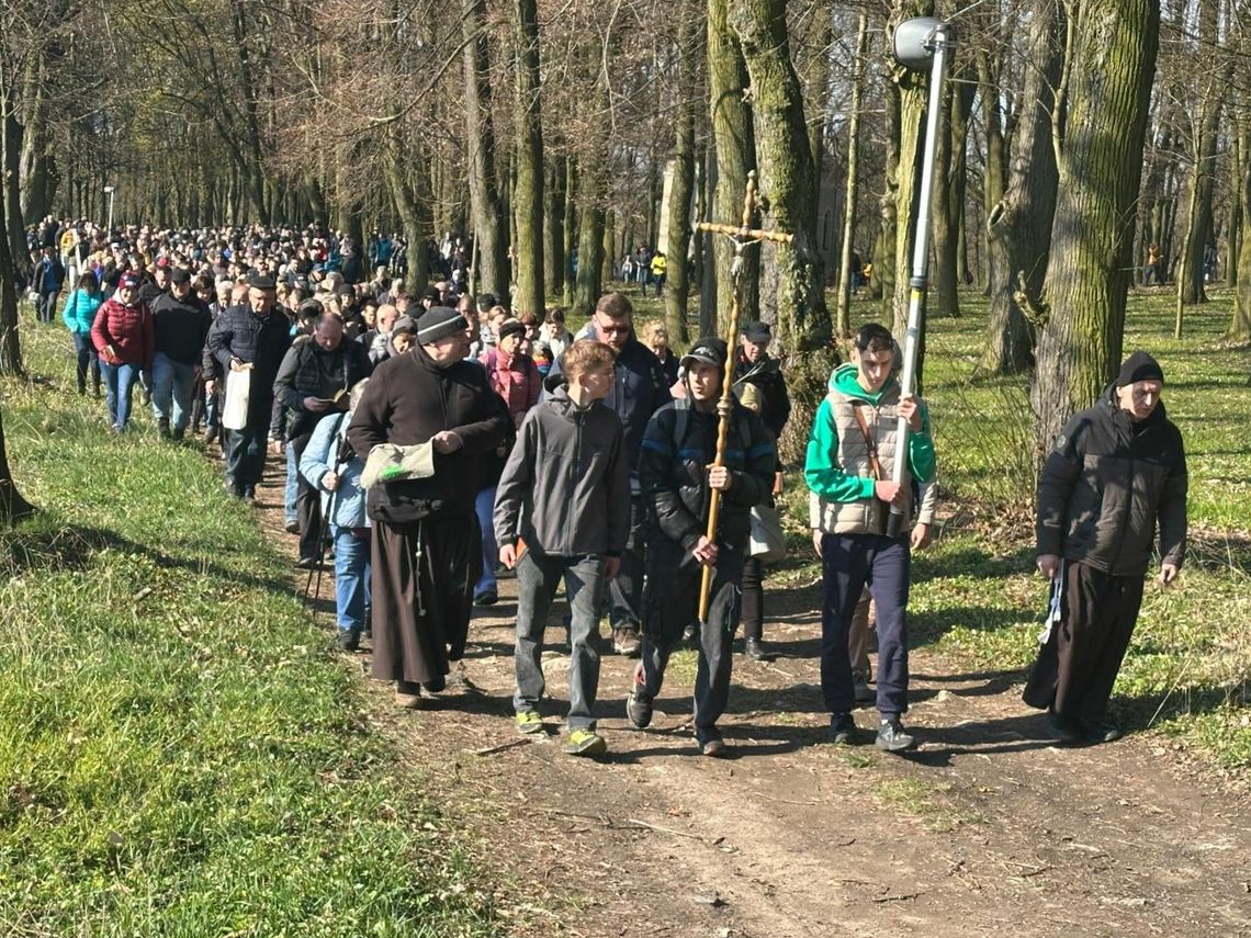 Pierwsze po zimowej przerwie obchody kalwaryjskie na Górze św. Anny
