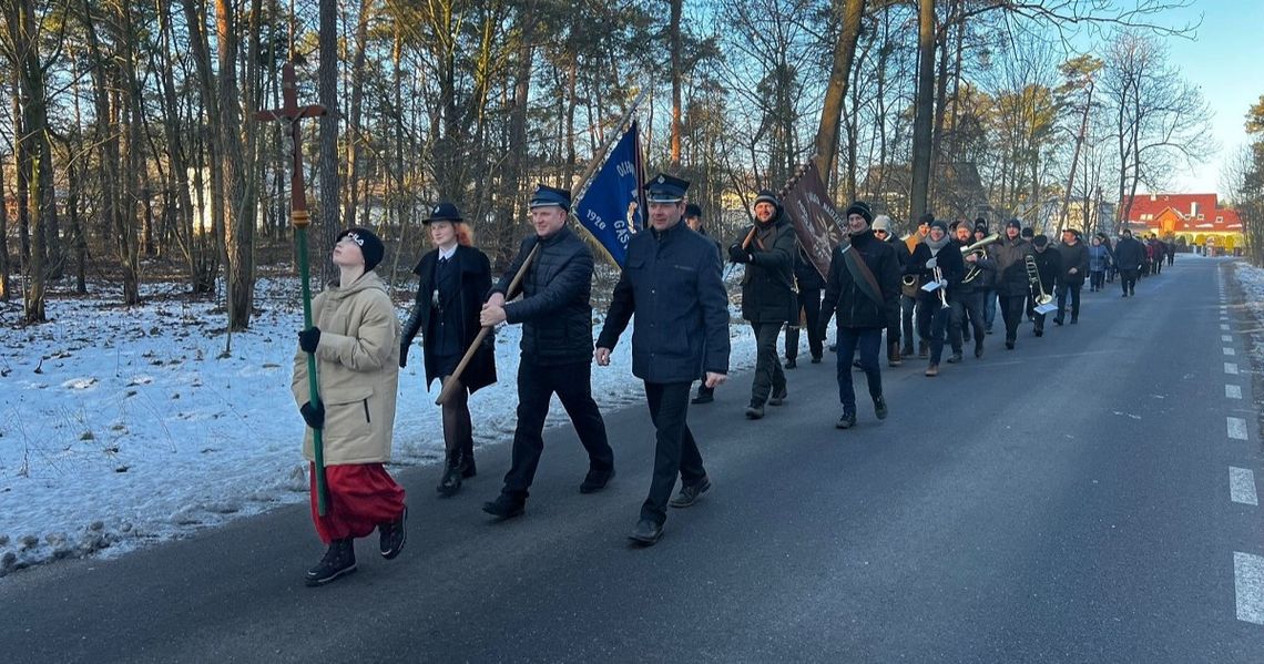 Pieszo z Gąsiorowic do Jemielnicy. To tradycja żywa od 300 lat