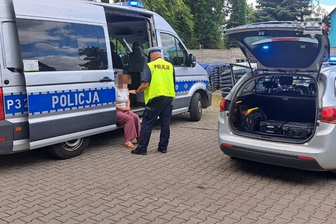 Pijana mieszkanka Jemielnicy uderzyła Mercedesem w radiowóz