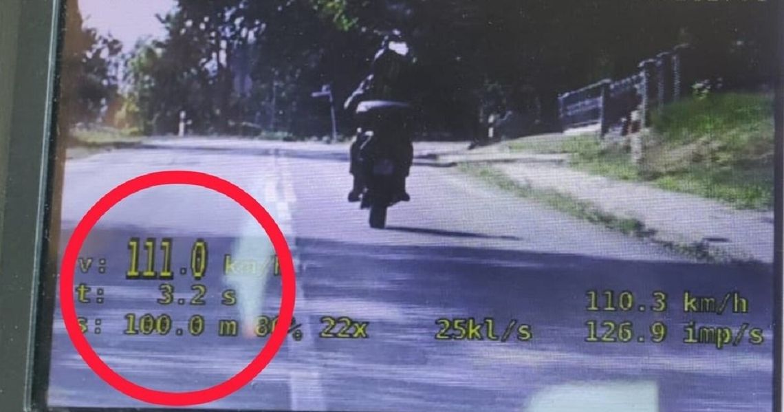 Piraci drogowi w Ujeździe. Pędzili jak szaleni i stracili prawo jazdy