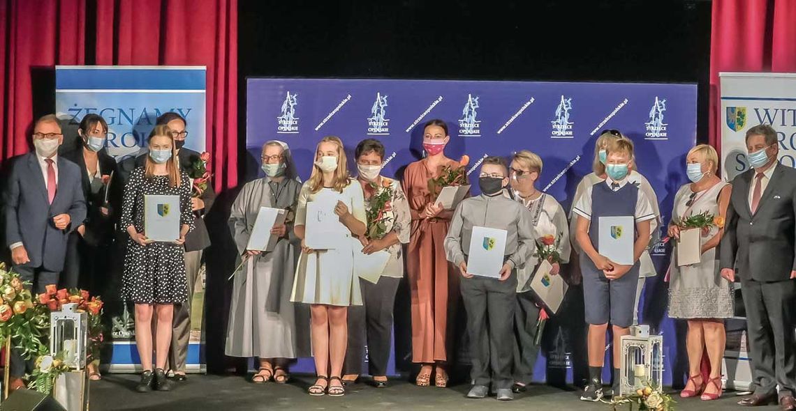 Płyny, maseczki i nowe procedury w szkołach Płyny, maseczki i nowe procedury w szkołach