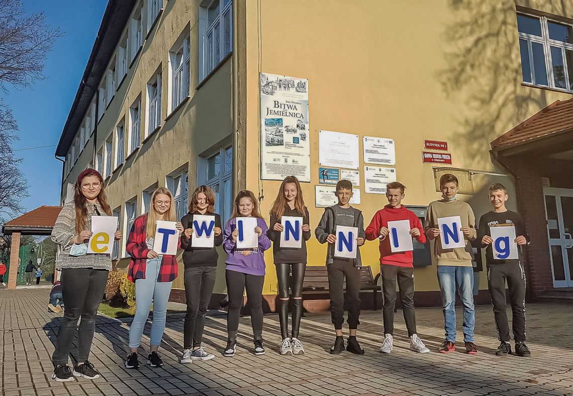 Po angielsku o kulinariach. Uczniowie z Jemielnicy realizowali projekt edukacyjny 