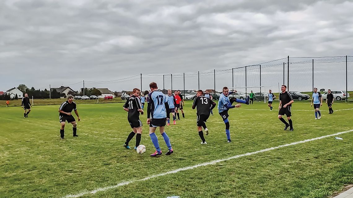 Po ponad dwóch latach przerwy piłkarze LKS Błękitni Rozmierz znowu mogą grać na swoim boisku Po ponad dwóch latach przerwy piłkarze LKS Błękitni Rozmierz znowu mogą grać na swoim boisku