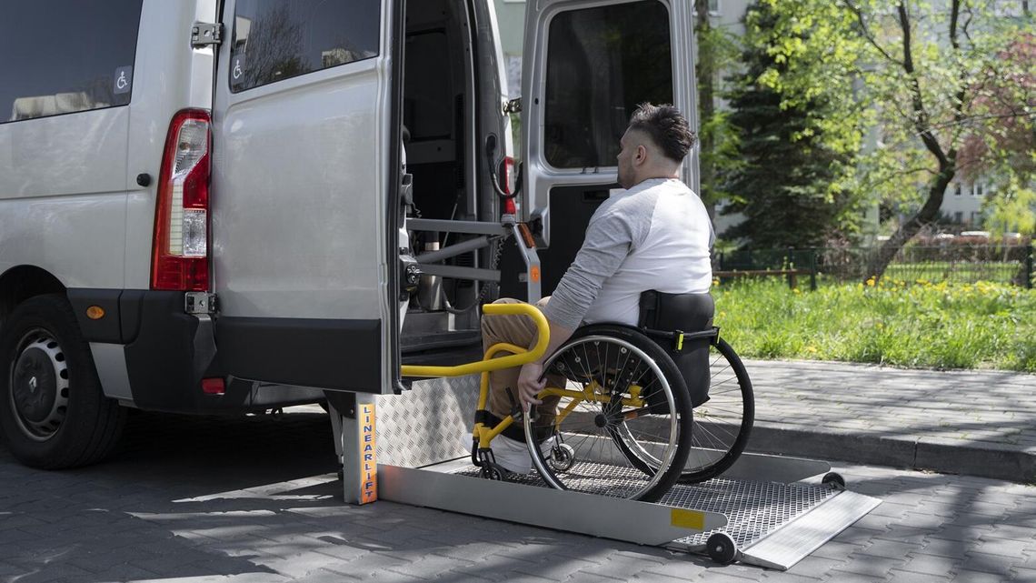 Pojazd dla osób z niepełnosprawnościami już jeździ po gminie