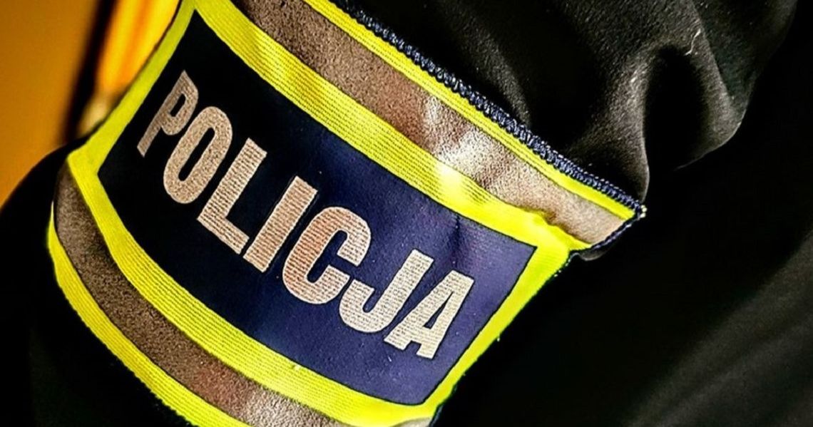 Jechał z sądowym zakazem i... nielegalnym alkoholem. Podszywał się też pod brata