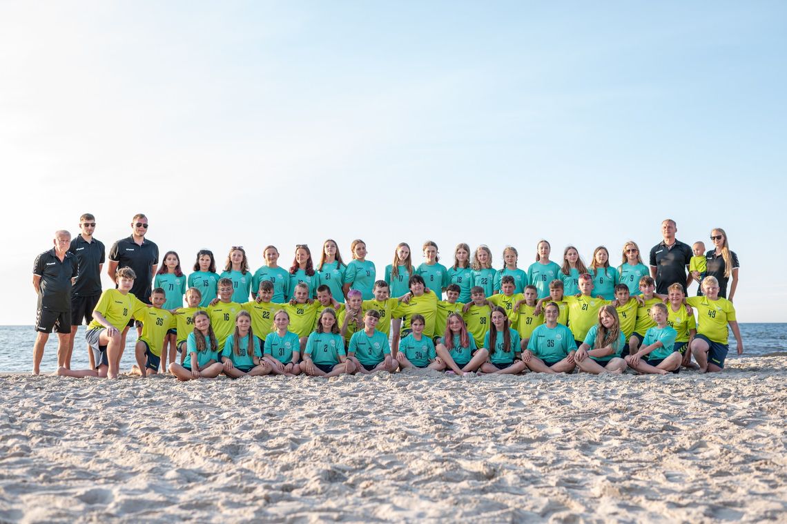 Pół setki młodych zawodników z ASPR Zawadzkie trenowało nad morzem