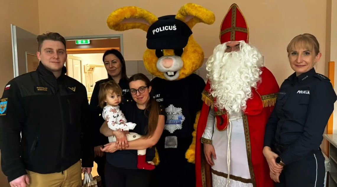 Policja i straż w szpitalu w Strzelcach Opolskich. Razem ze Świętym Mikołajem! Policja i straż w szpitalu w Strzelcach Opolskich. Razem ze Świętym Mikołajem!