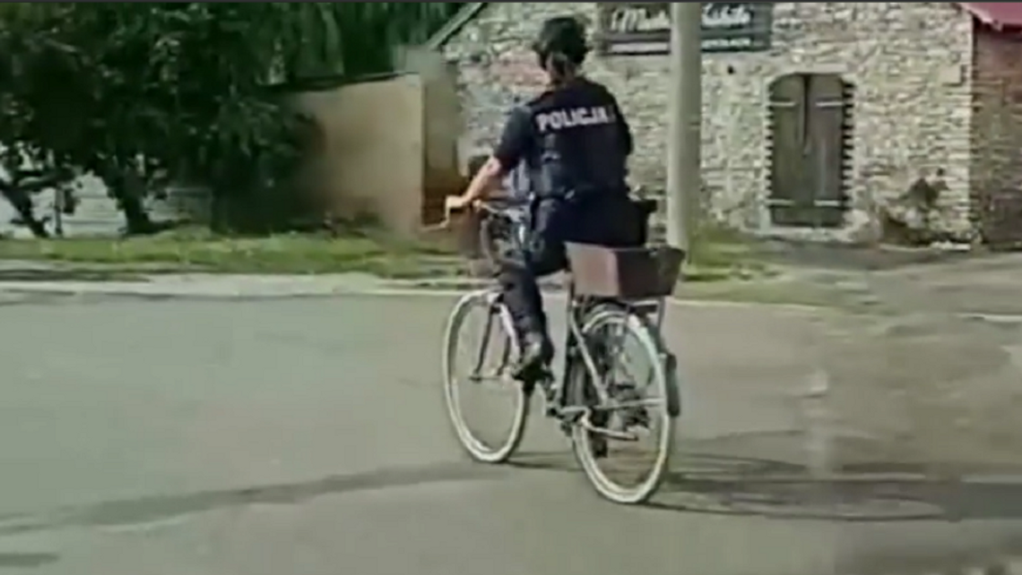 Policjantka ze Strzelec Opolskich zaczęła w radiowozie, wróciła rowerem