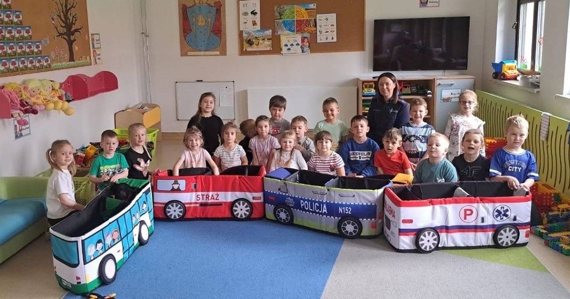Przedszkolaki z Ujazdu i Starego Ujazdu spotkały się z policjantką