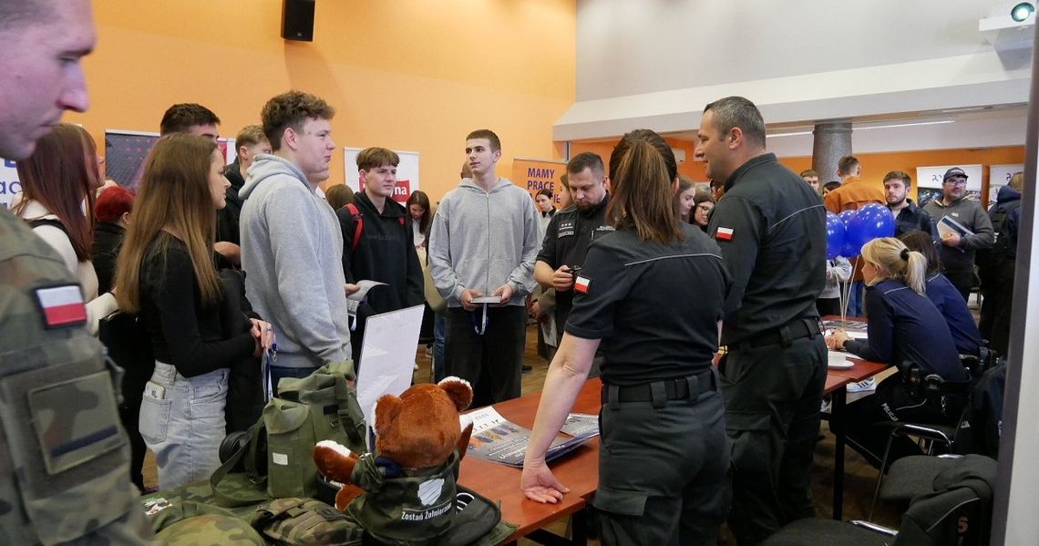 Targi Pracy i Edukacji w Strzelcach Opolskich.  Zaprezentowano ponad 250 ofert