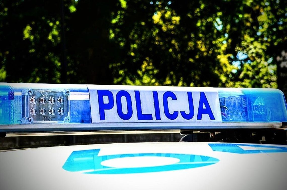Niemowlę samo w zamkniętym aucie. Zareagowała zaniepokojona mieszkanka Niemowlę samo w zamkniętym aucie. Zareagowała zaniepokojona mieszkanka