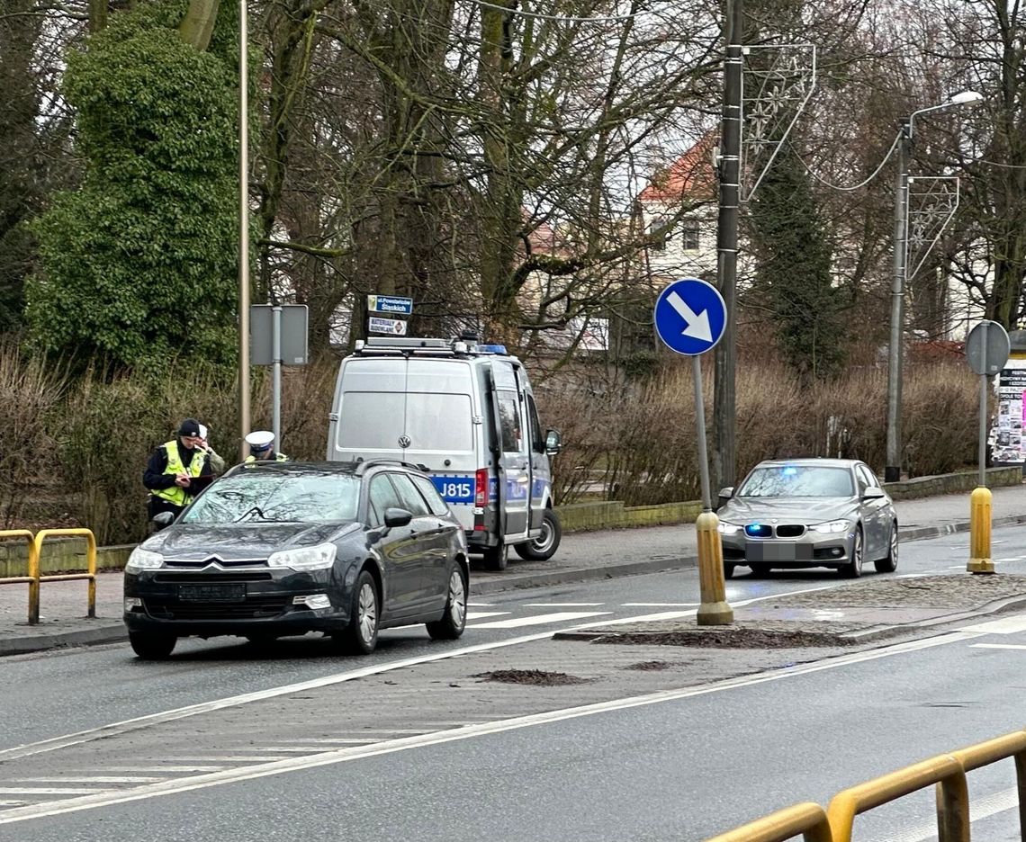 Potrącenie na przejściu w Strzelcach Opolskich. 21-latek trafił do szpitala Potrącenie na przejściu w Strzelcach Opolskich. 21-latek trafił do szpitala