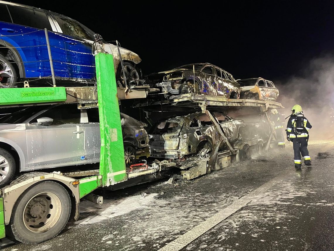 Pożar lawety na trasie A4. Wspólna akcja naszych strażaków i druhów z Pomorza Pożar lawety na trasie A4. Wspólna akcja naszych strażaków i druhów z Pomorza