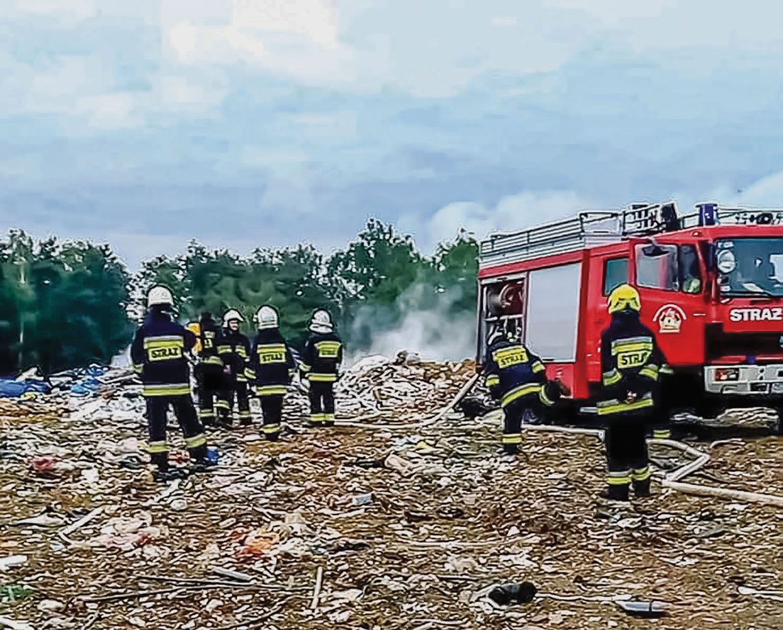 Pożar na wysypisku śmieci w Szymiszowie