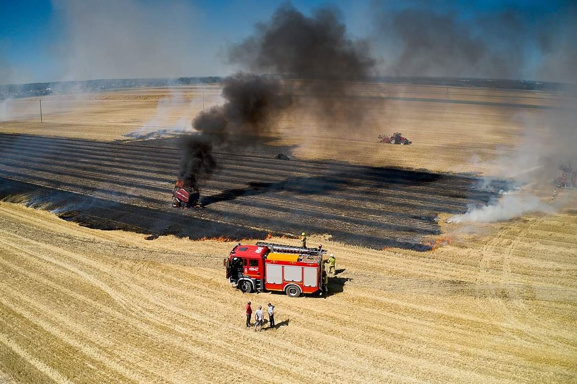 Pożar pola w Strzelcach Opolskich. Spaliła się maszyna rolnicza oraz ściernisko