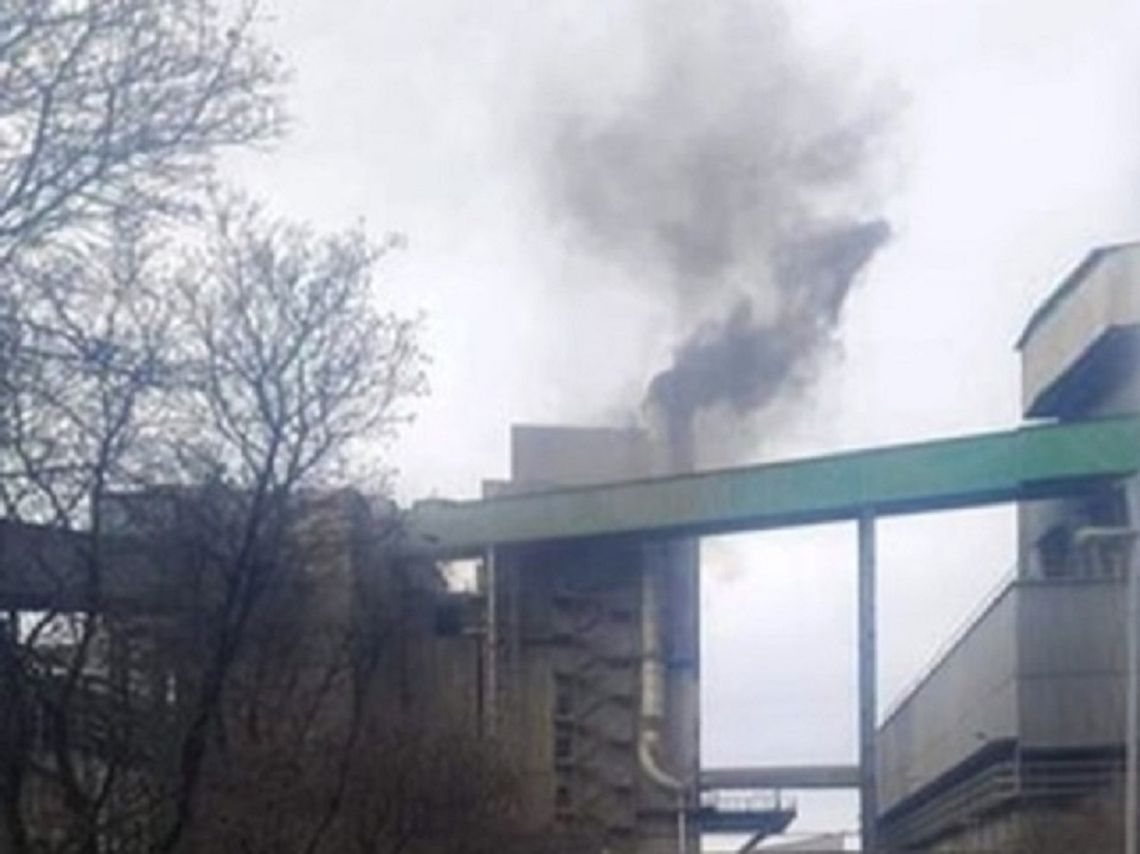 Pożar w Cementowni Górażdże. Pracownicy uciekli przed ogniem na dach