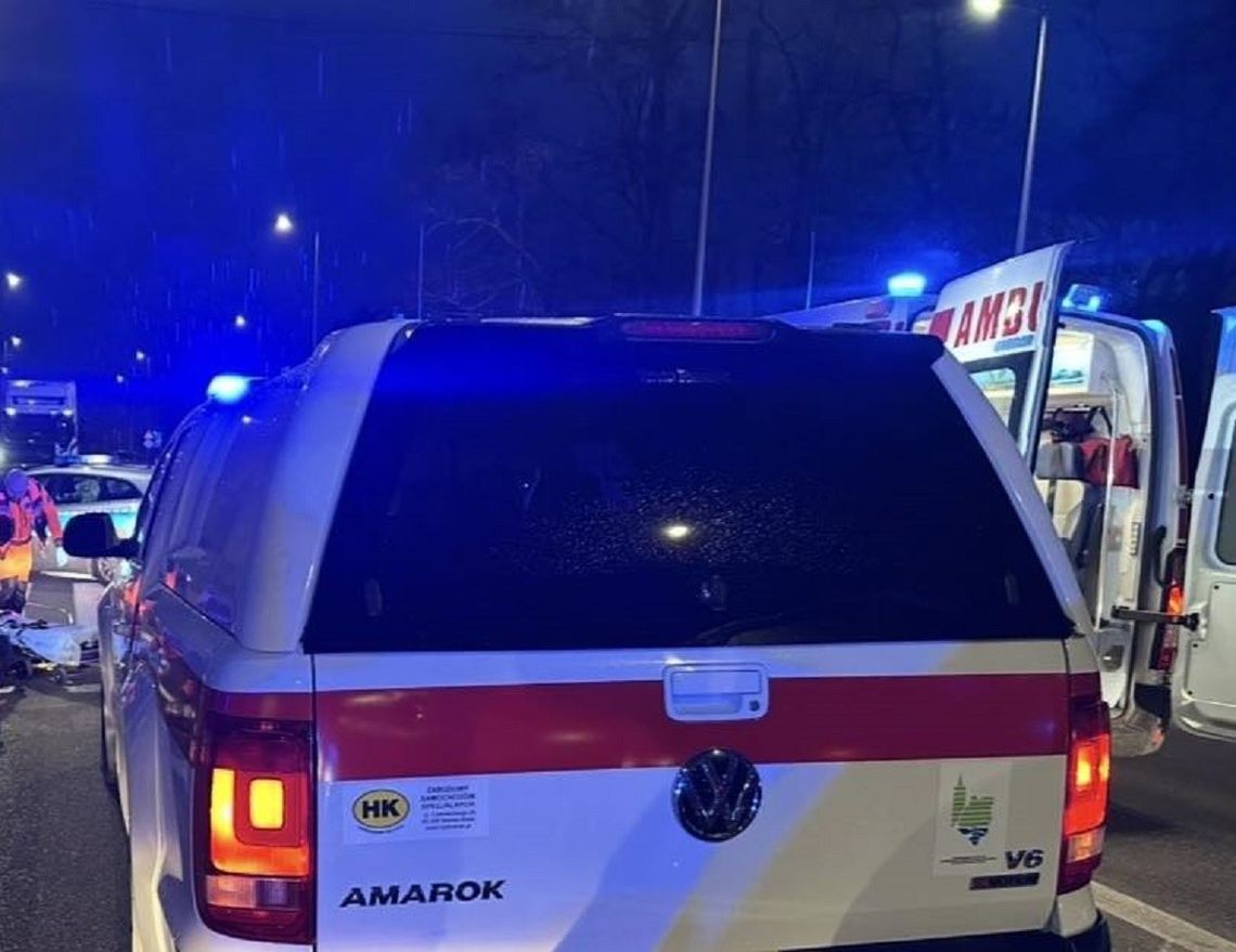 Potrącenie pieszego w Strzelcach Opolskich. Strażacy zareagowali natychmiast Potrącenie pieszego w Strzelcach Opolskich. Strażacy zareagowali natychmiast