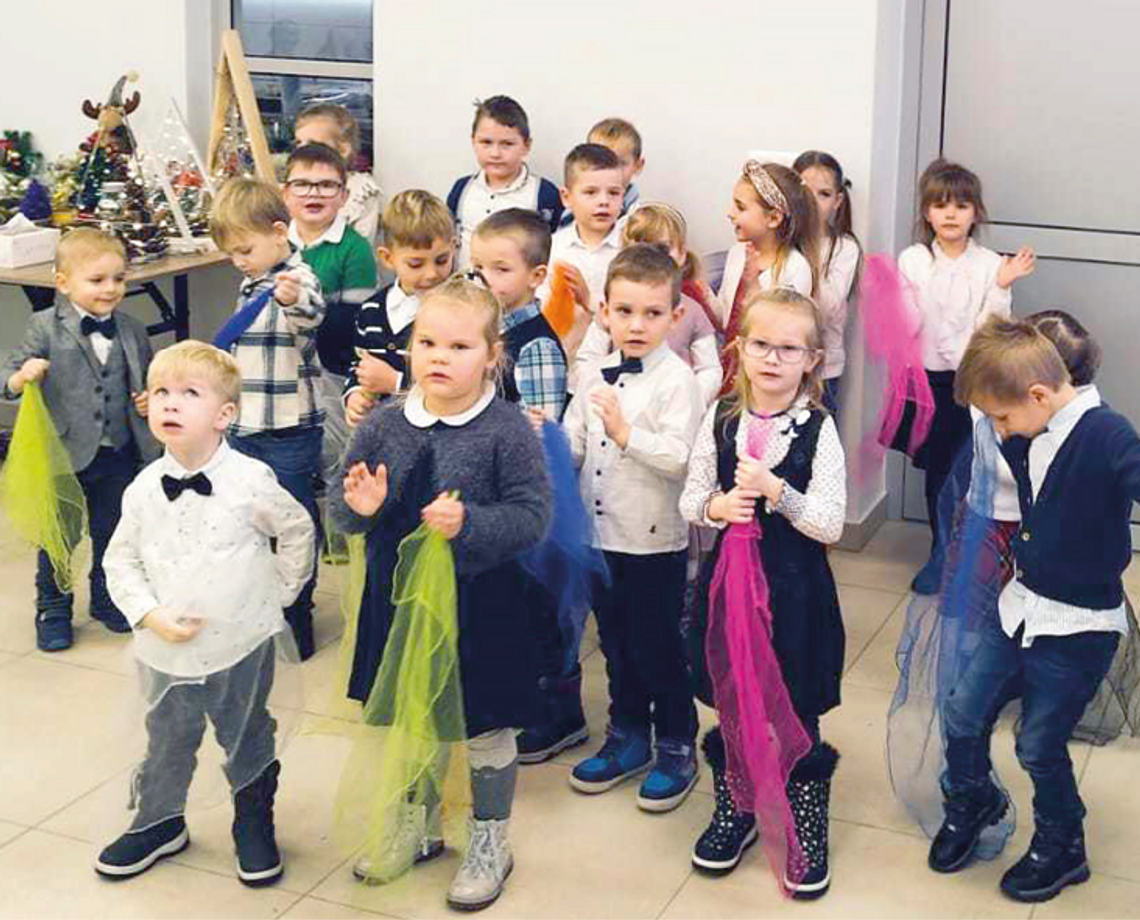 Przedszkolaki z gminy Leśnica zagrały i zaśpiewały dla seniorów
