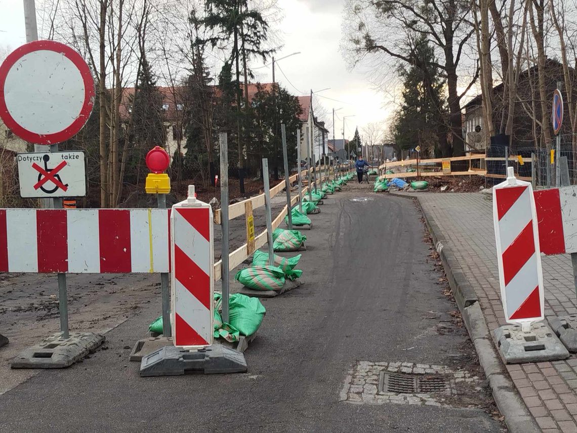 Przejście na moście w Kolonowskiem tylko na chwilę