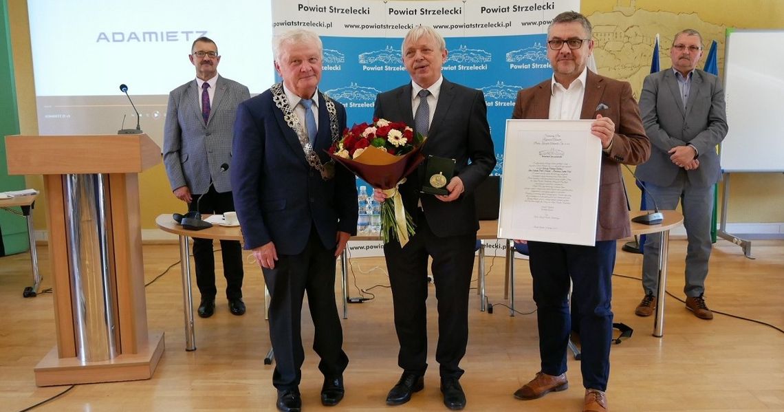 Rajmund Adamietz nagrodzony medalem za zasługi dla powiatu strzeleckiego