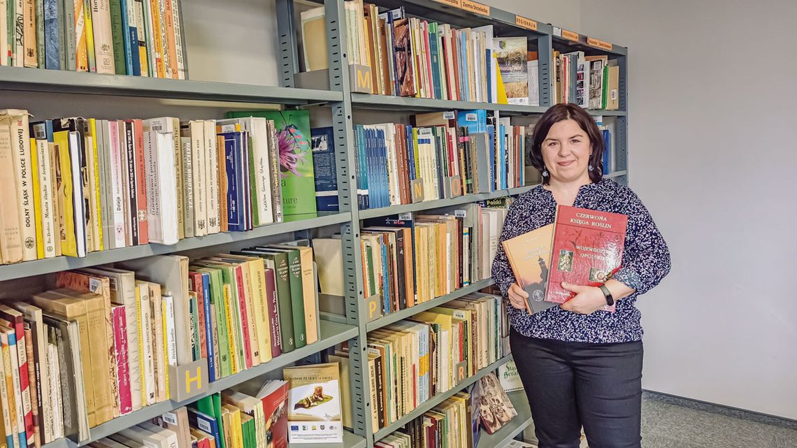 Regał z perełkami Regał z perełkami