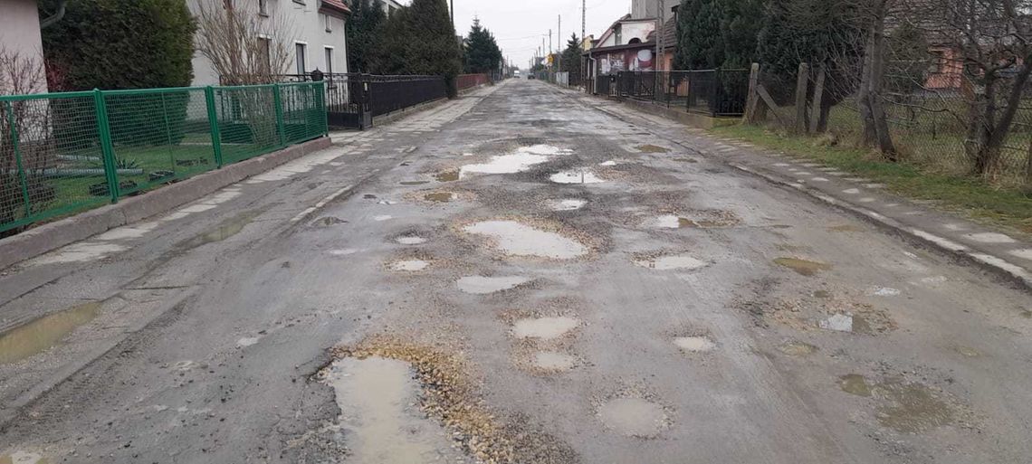 Ul. Mickiewicza w Zawadzkiem przejdzie remont. Kiedy ruszą prace?