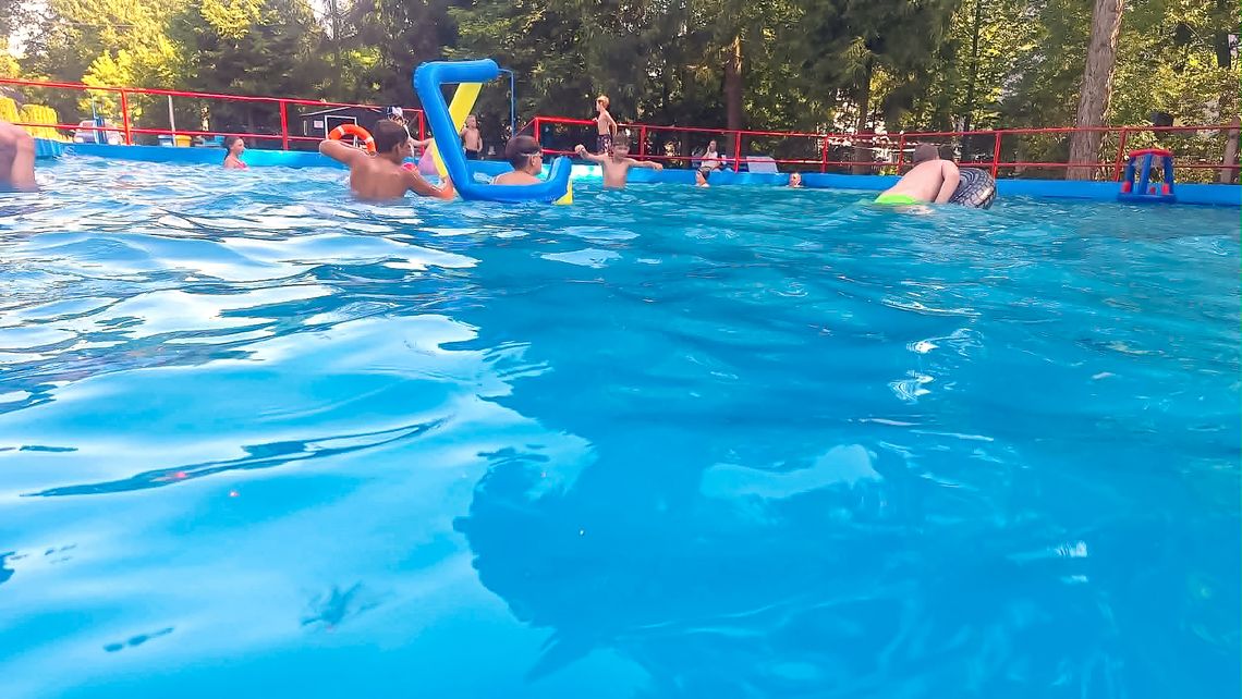 Są wakacje, jest bezpłatny basen. Kąpielisko w Zawadzkiem poleca się na lato Są wakacje, jest bezpłatny basen. Kąpielisko w Zawadzkiem poleca się na lato