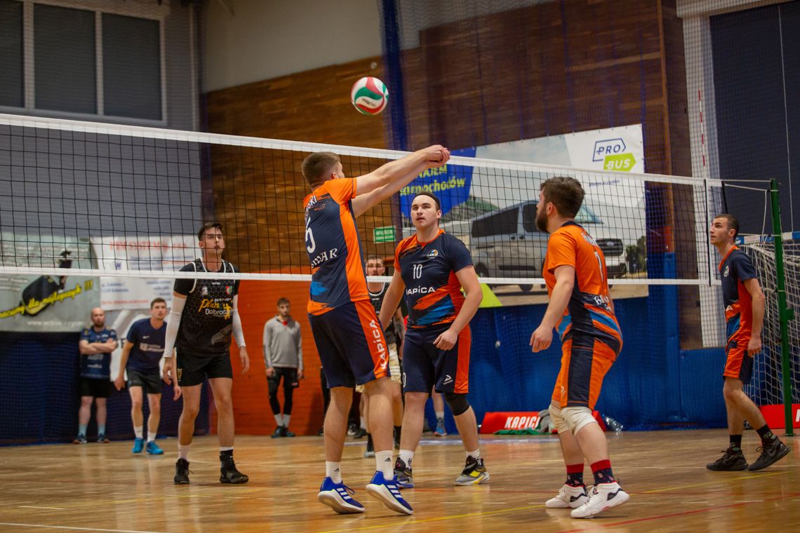 Rywalizacja amatorów na Kapica Volley Cup. Było duże zainteresowanie Rywalizacja amatorów na Kapica Volley Cup. Było duże zainteresowanie