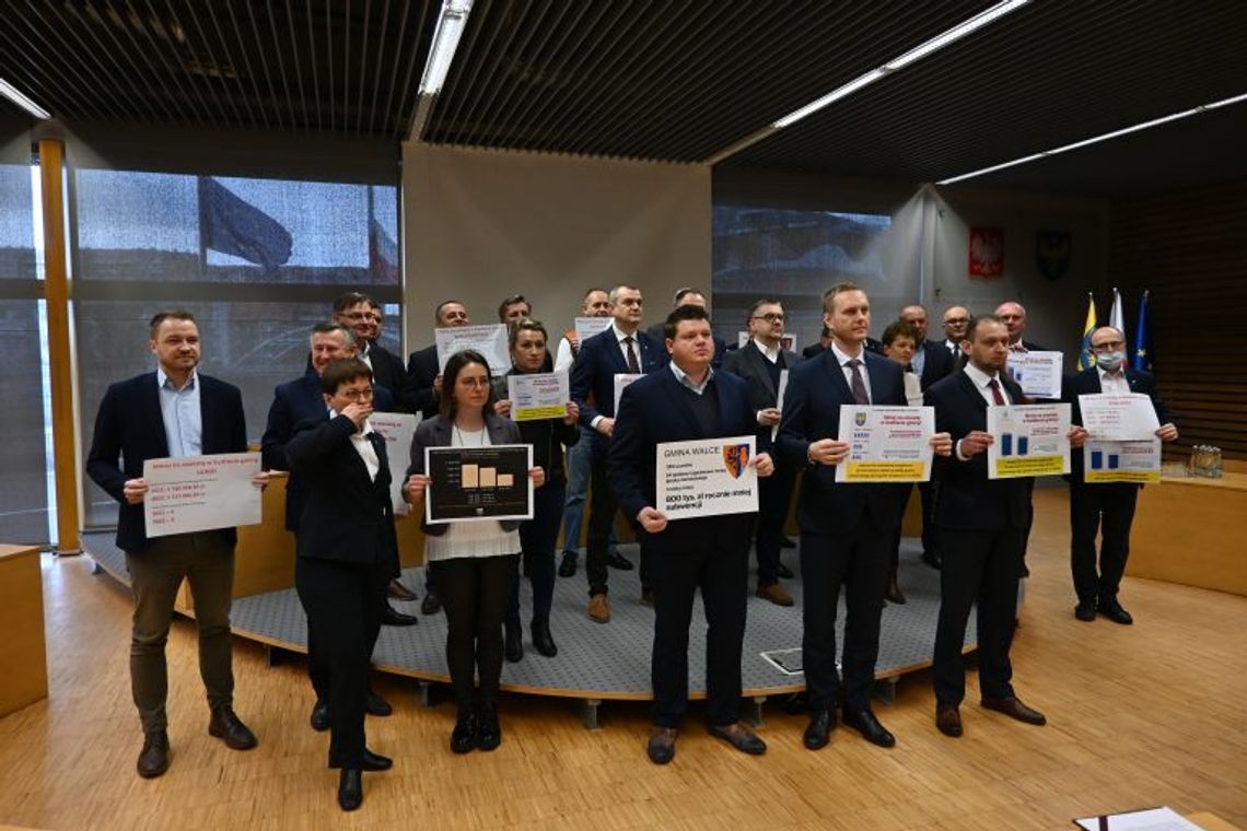 Samorządowcy protestują przeciwko cięciu pieniędzy na naukę języka mniejszości Samorządowcy protestują przeciwko cięciu pieniędzy na naukę języka mniejszości