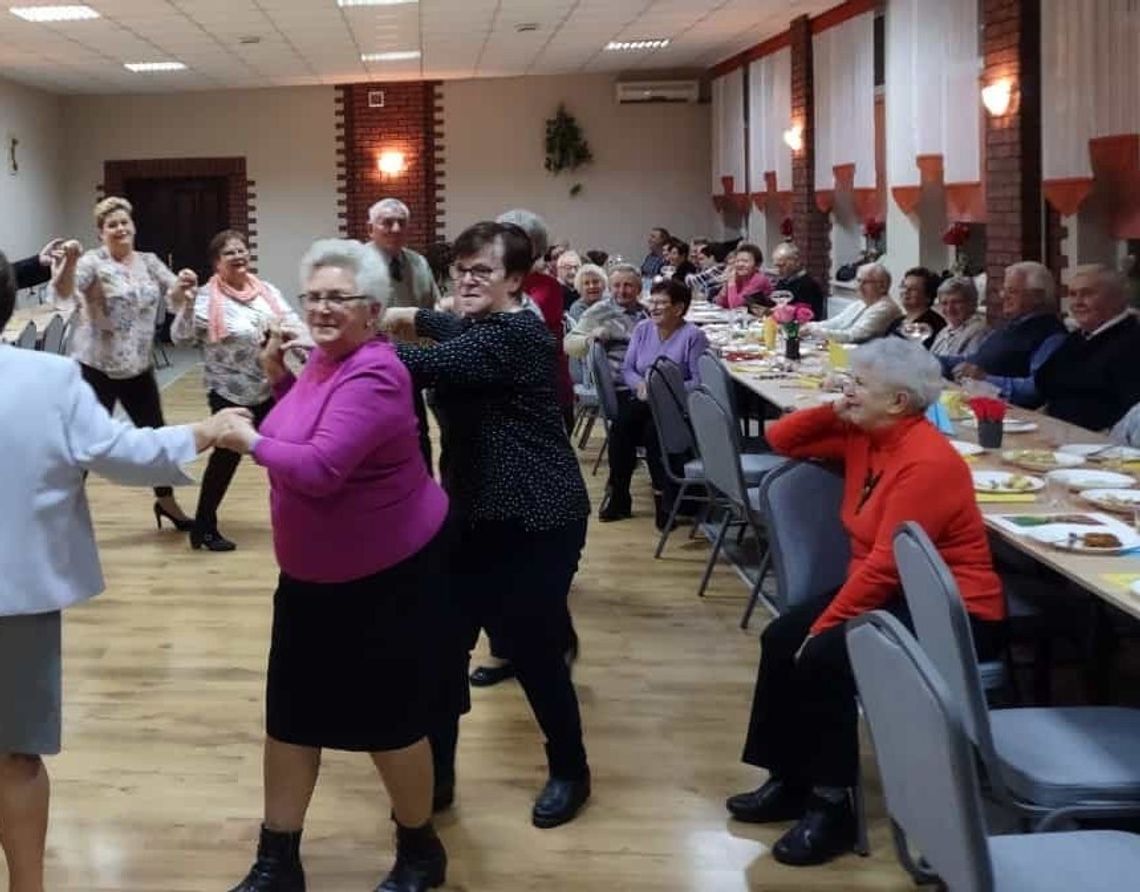 Seniorzy świętowali w Kadłubie. Atrakcji nie zabrakło, a zabawa była wspaniała