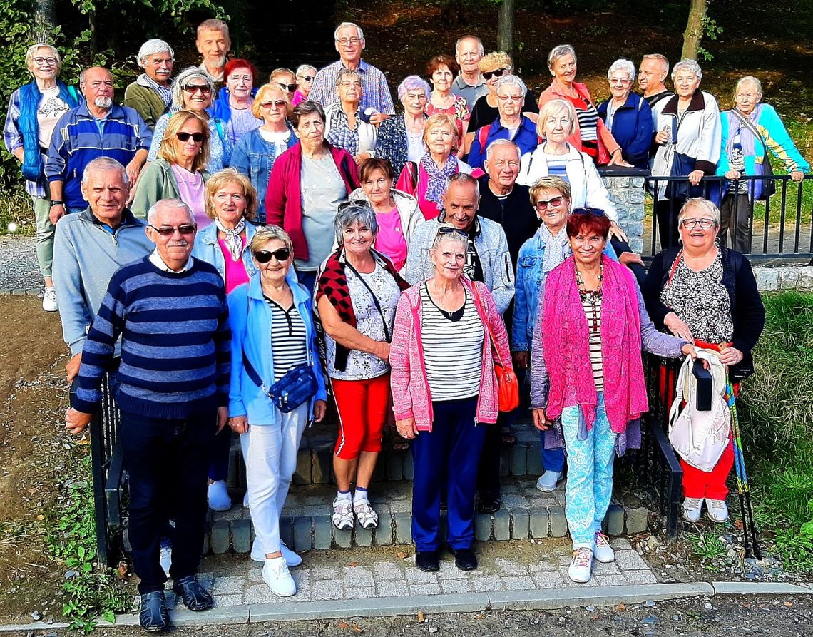 Seniorzy ze strzeleckiego uniwersytetu wojażują po Opolszczyźnie