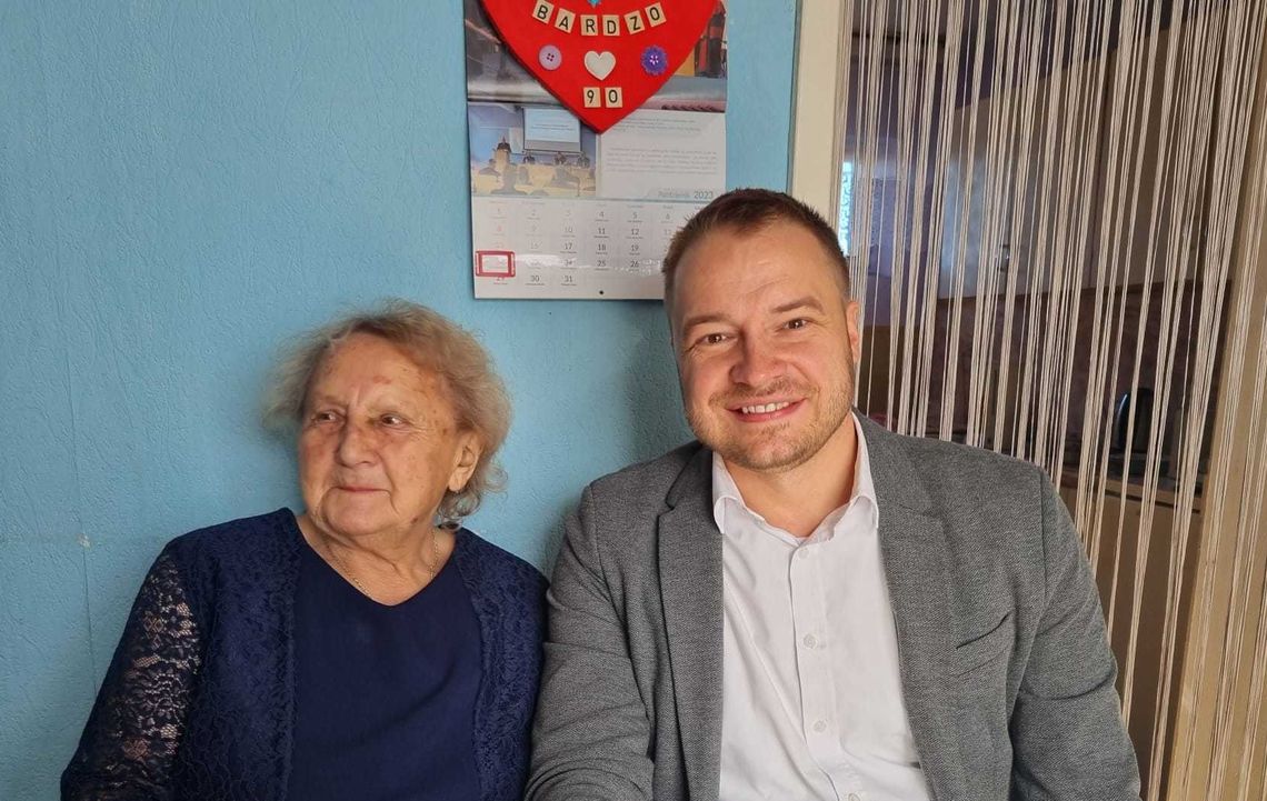 Serdeczności dla mieszkanki Olszowej. Pani Krystyna świętowała 90. urodziny