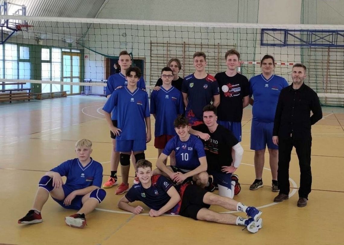 Siatkarska rywalizacja uczniów strzeleckiego liceum i "Metalówy". Kto zwyciężył? Siatkarska rywalizacja uczniów strzeleckiego liceum i "Metalówy". Kto zwyciężył?