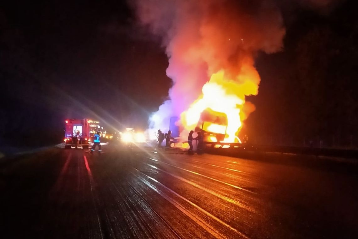 Śmiertelny wypadek na autostradzie A4. Nie żyje kierowca drugiej ciężarówki