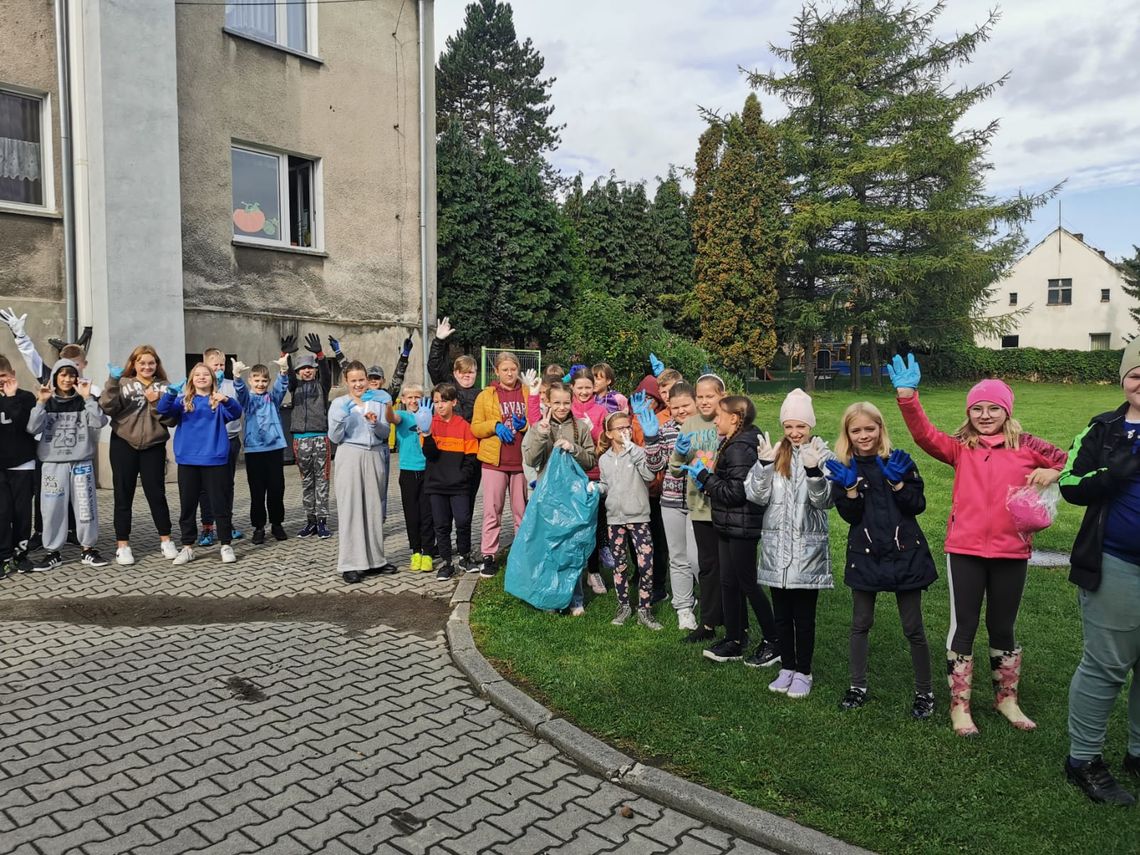 Uczniowie ze szkół podstawowych w Jaryszowie i Olszowej sprzątali świat