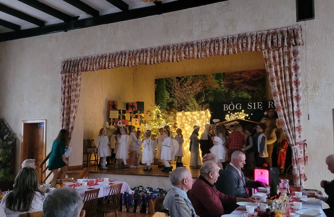 Samotni i schorowani z gminy Jemielnica spotkali się przy wspólnym stole