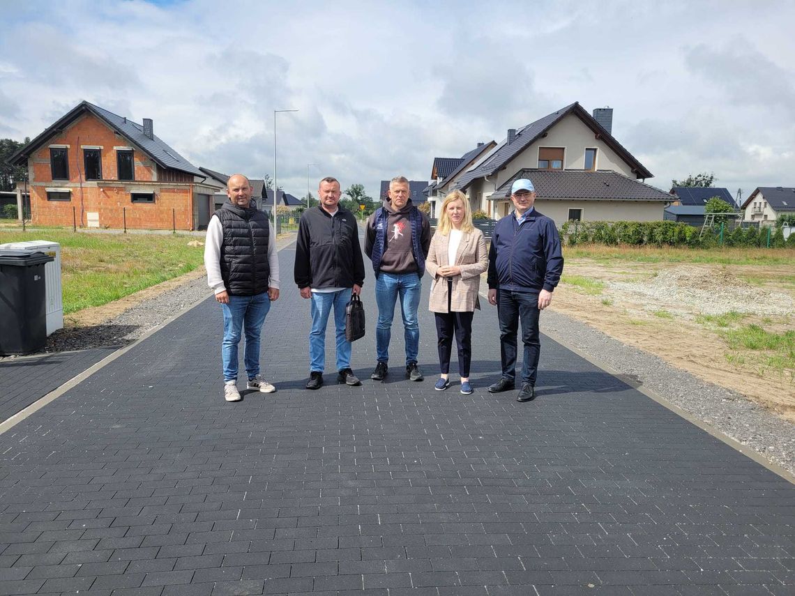 Przybywa dróg w Jemielnicy. Zakończyła się kolejna inwestycja Przybywa dróg w Jemielnicy. Zakończyła się kolejna inwestycja