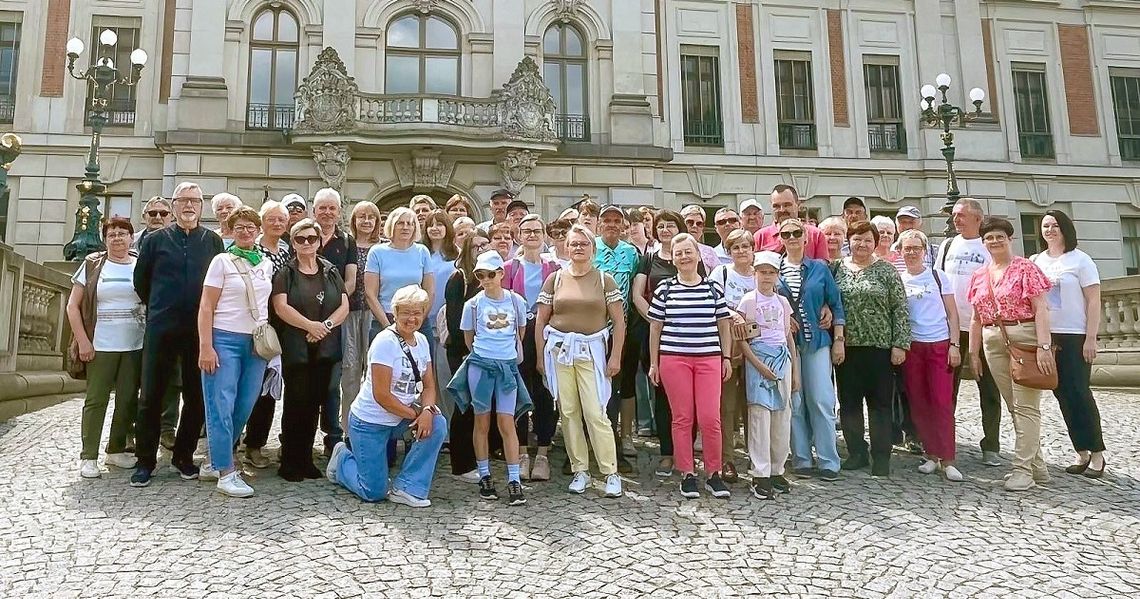 Piękne miejsca i integracja - mieszkańcy Raszowej wybrali się na wspólną wycieczkę