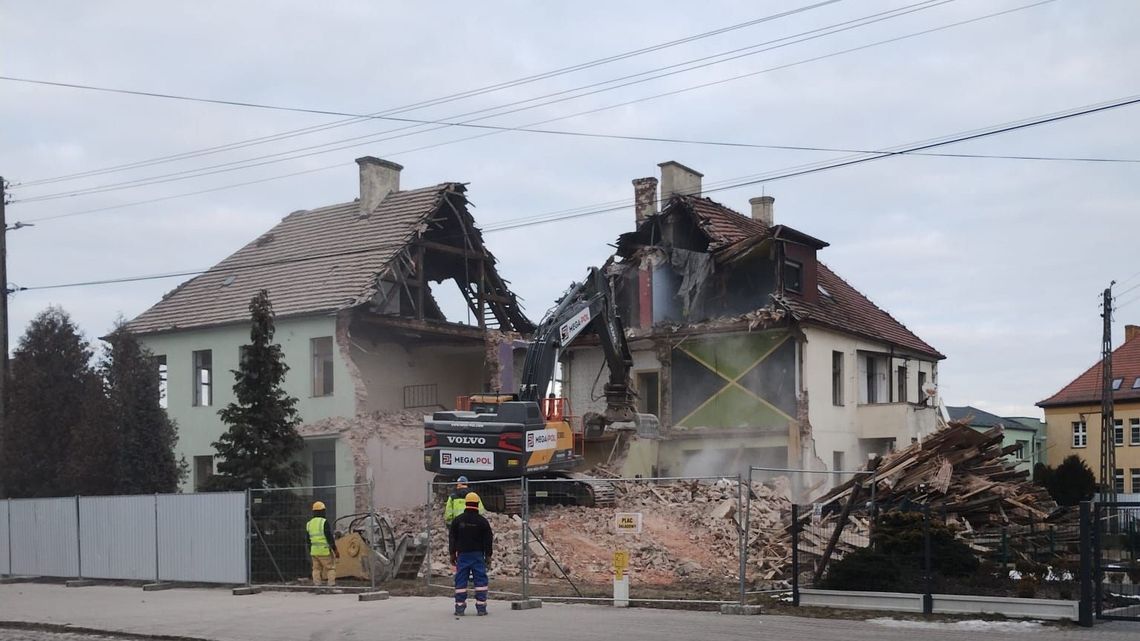Stara szkoła ustępuje miejsca centrum spotkań mieszkańców