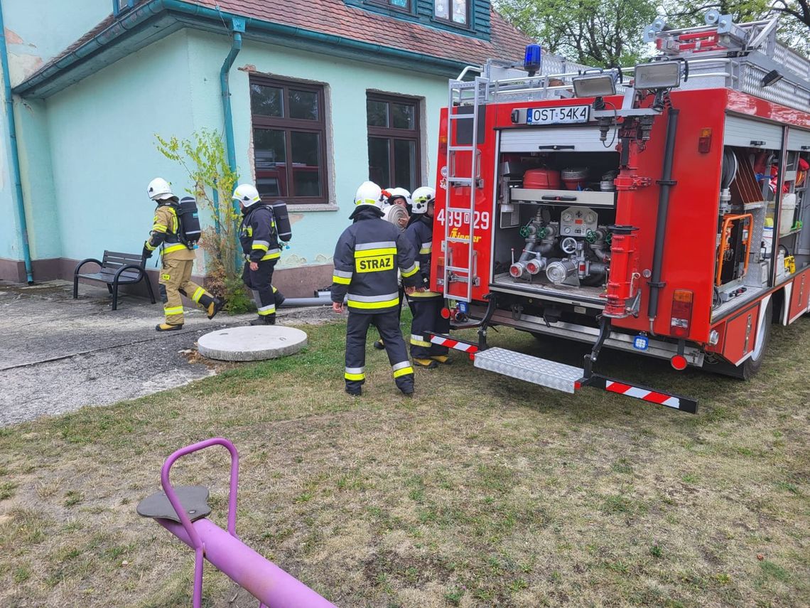 Strażacy z OSP Gąsiorowice ćwiczyli walkę z ogniem w przedszkolu i świetlicy