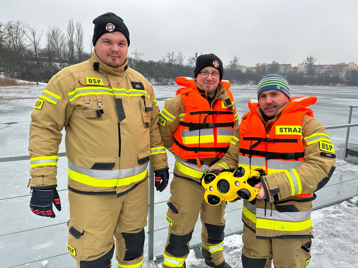 Strażacy z OSP Łaziska szkolili się z obsługi podwodnych dronów