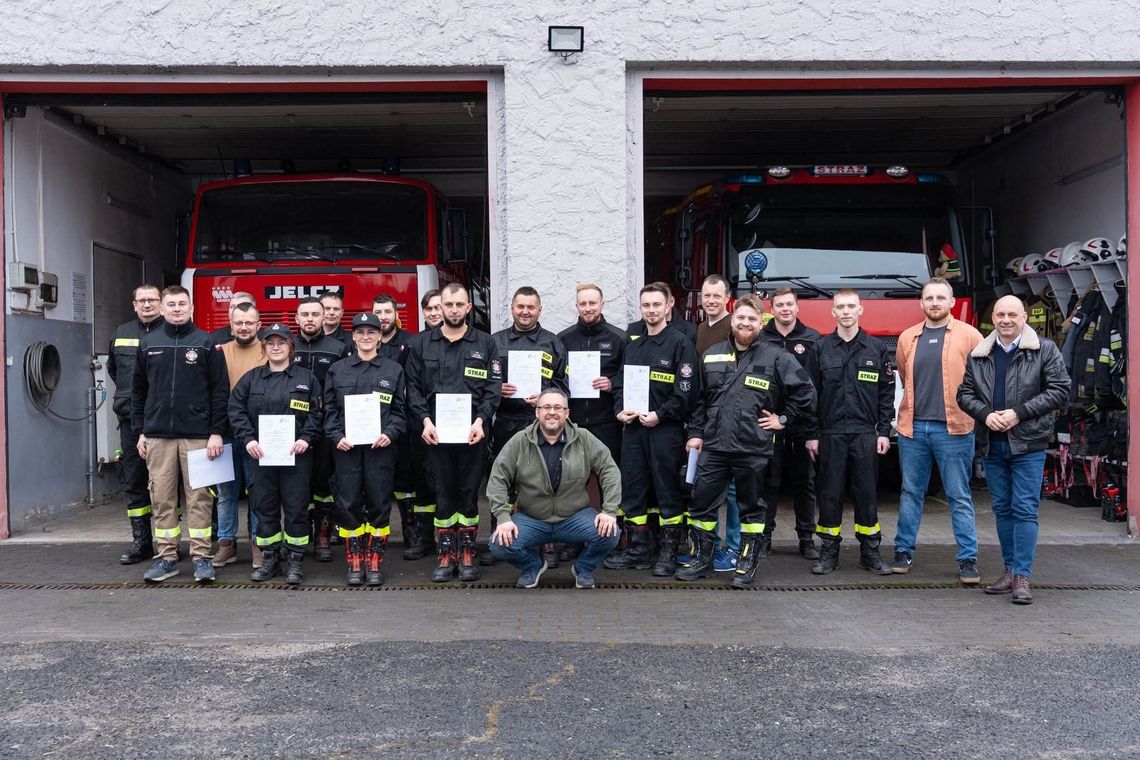 Strażacy z Żędowic i Zawadzkiego odnowili uprawnienia ratownicze