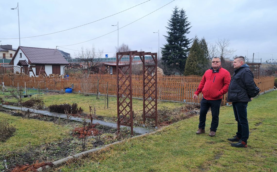Strzelce Opolskie. Złodzieje próbowali się włamać do kilku altanek na Rybaczówce Strzelce Opolskie. Złodzieje próbowali się włamać do kilku altanek na Rybaczówce