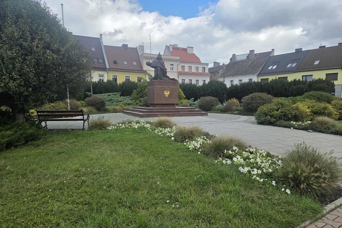 Strzelecka Pieta i skwer potrzebują remontu. Gmina stara się o pieniądze