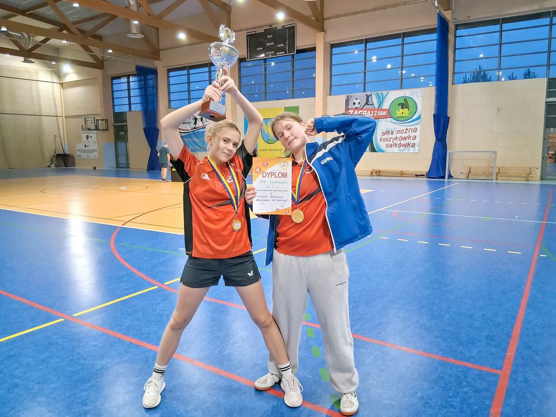Sukcesy naszych uczennic w tenisie stołowym. Dziewczyny z Szymiszowa najlepsze!