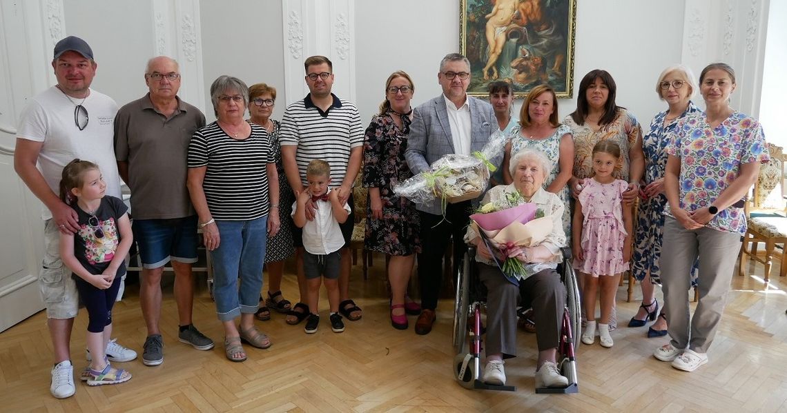 Święto w DPS w Szymiszowie. Pani Emma obchodziła 90. urodziny Święto w DPS w Szymiszowie. Pani Emma obchodziła 90. urodziny