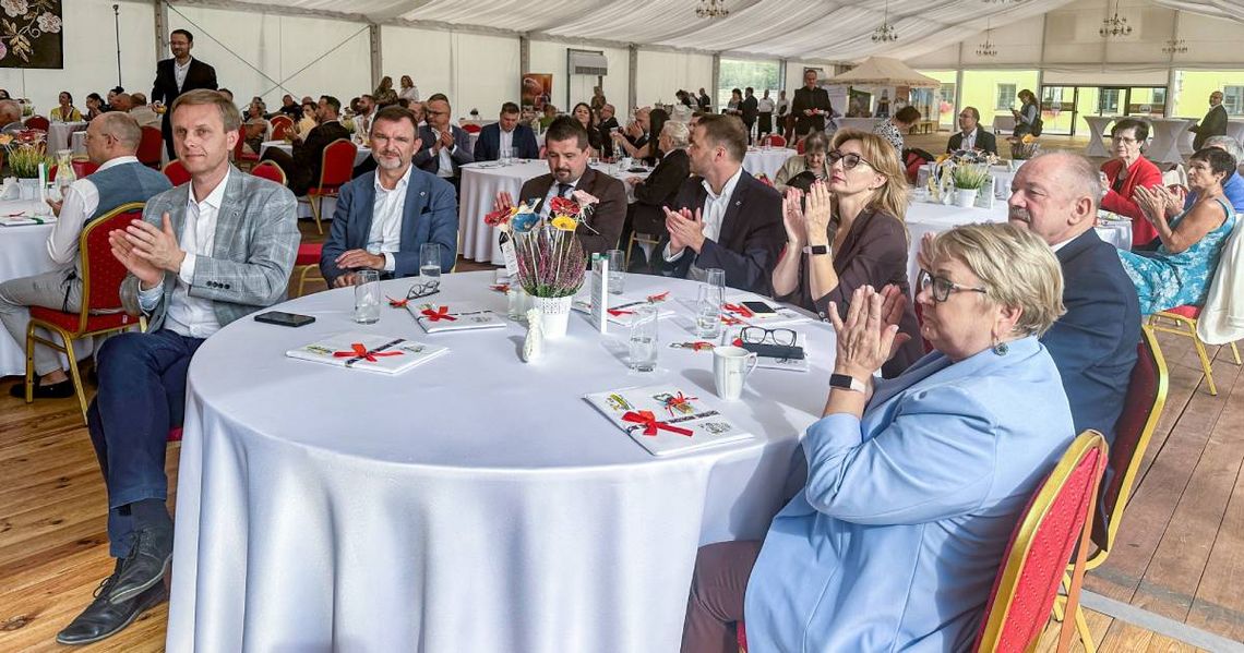 Świętowali 20. urodziny Stowarzyszenia Krainy św. Anny Świętowali 20. urodziny Stowarzyszenia Krainy św. Anny