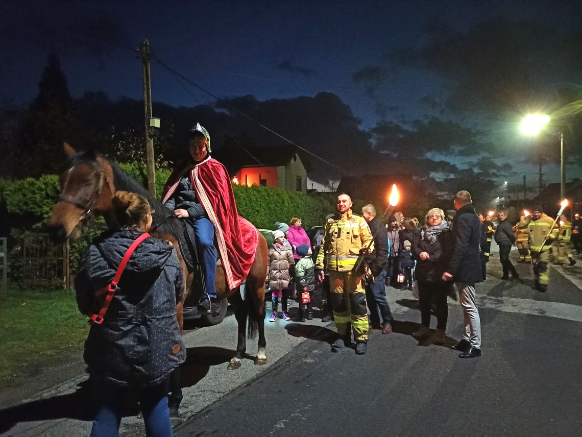 Pochód w blasku lampionów i księżyca. Za nami Dzień świętego Marcina w Spóroku