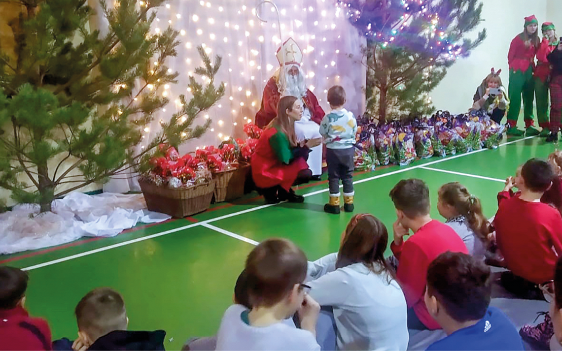 Święty Mikołaj odwiedził dzieci ze strzeleckich sołectw - Adamowic i Nowej Wsi