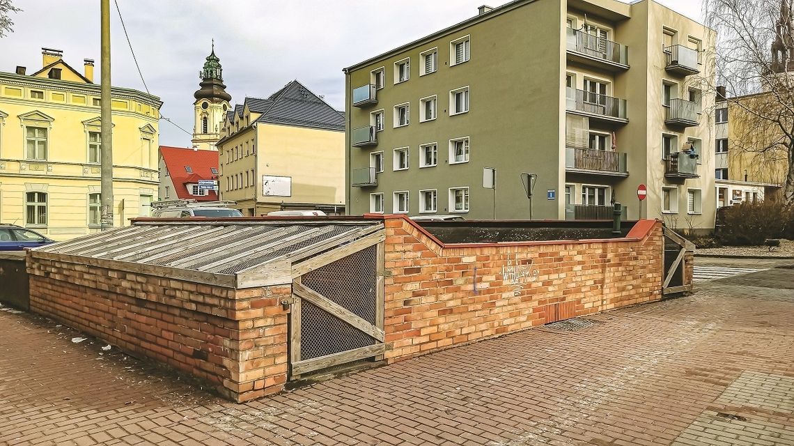 Szalety w Strzelcach Opolskich sprzedane za zaskakującą cenę. Kto je kupił?